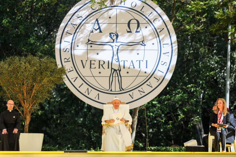 Papa Francisco na Católica: “Substituam os medos pelos sonhos."