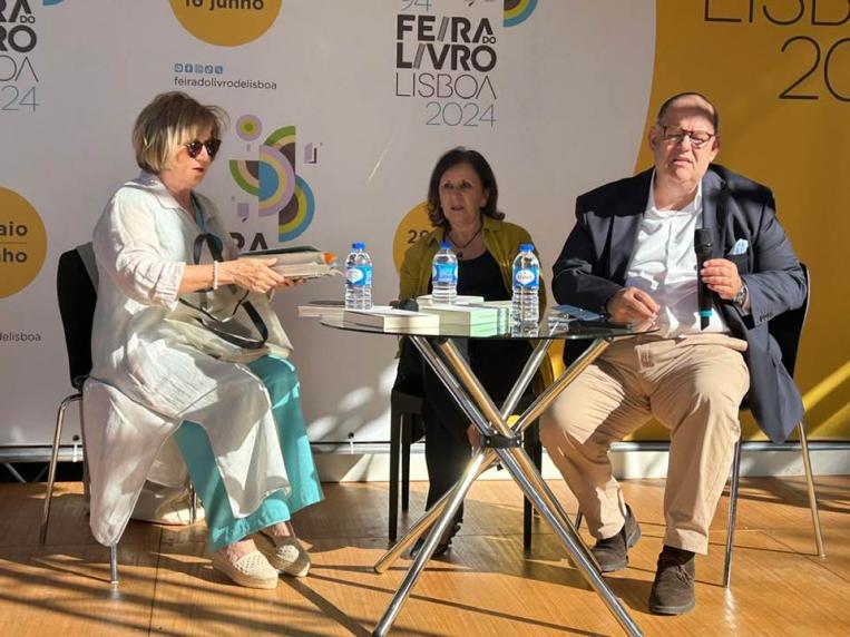 Maria Ondina Braga na feira do livro em Lisboa