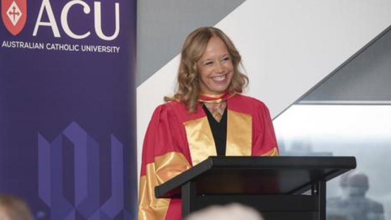 A Reitora da UCP recebe Honoris Causa “como prova do reconhecimento da liderança feminina no mundo académico”