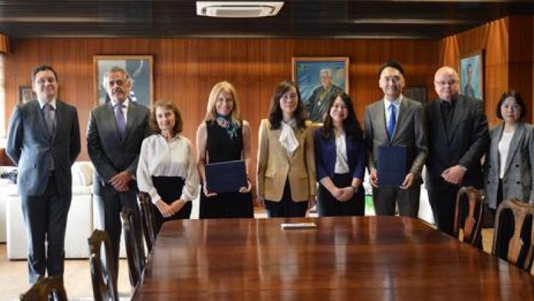 UCP e RAEM assinam acordo de cooperação para ensino de português - Teaser