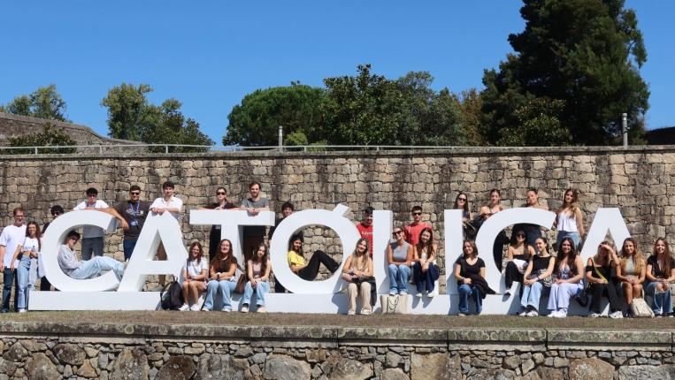 Letras Católica Acolhimento